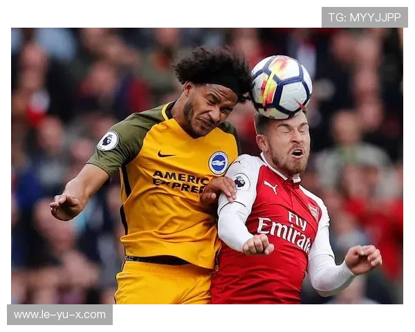 布莱顿依托边路推进，快速传中撕开对手防线