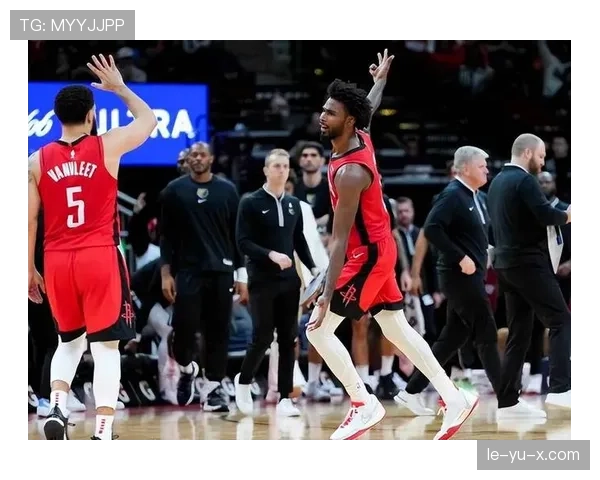 洛佩斯雄鹿三分命中率飙升，成球队关键得分点