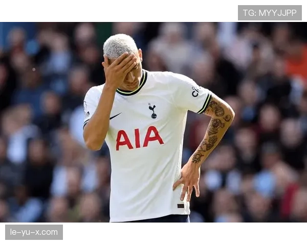 理查利森身披巴西9号战袍:从边锋到锋线核心的蜕变之路 理查利森身披巴西9号战袍:从边锋到锋线核心的蜕变之路