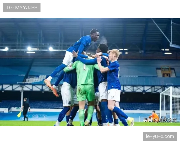 埃兹里·孔萨闪耀埃弗顿之战，助维拉斩获关键胜利状态回暖